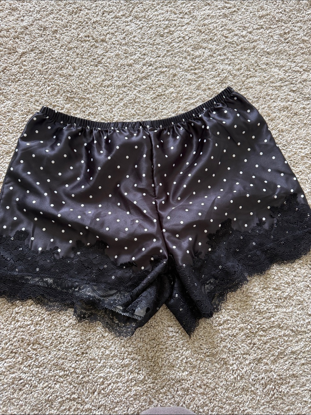 Zoe + Liv Women’s Black Polka Dot Lace Trim Shorts